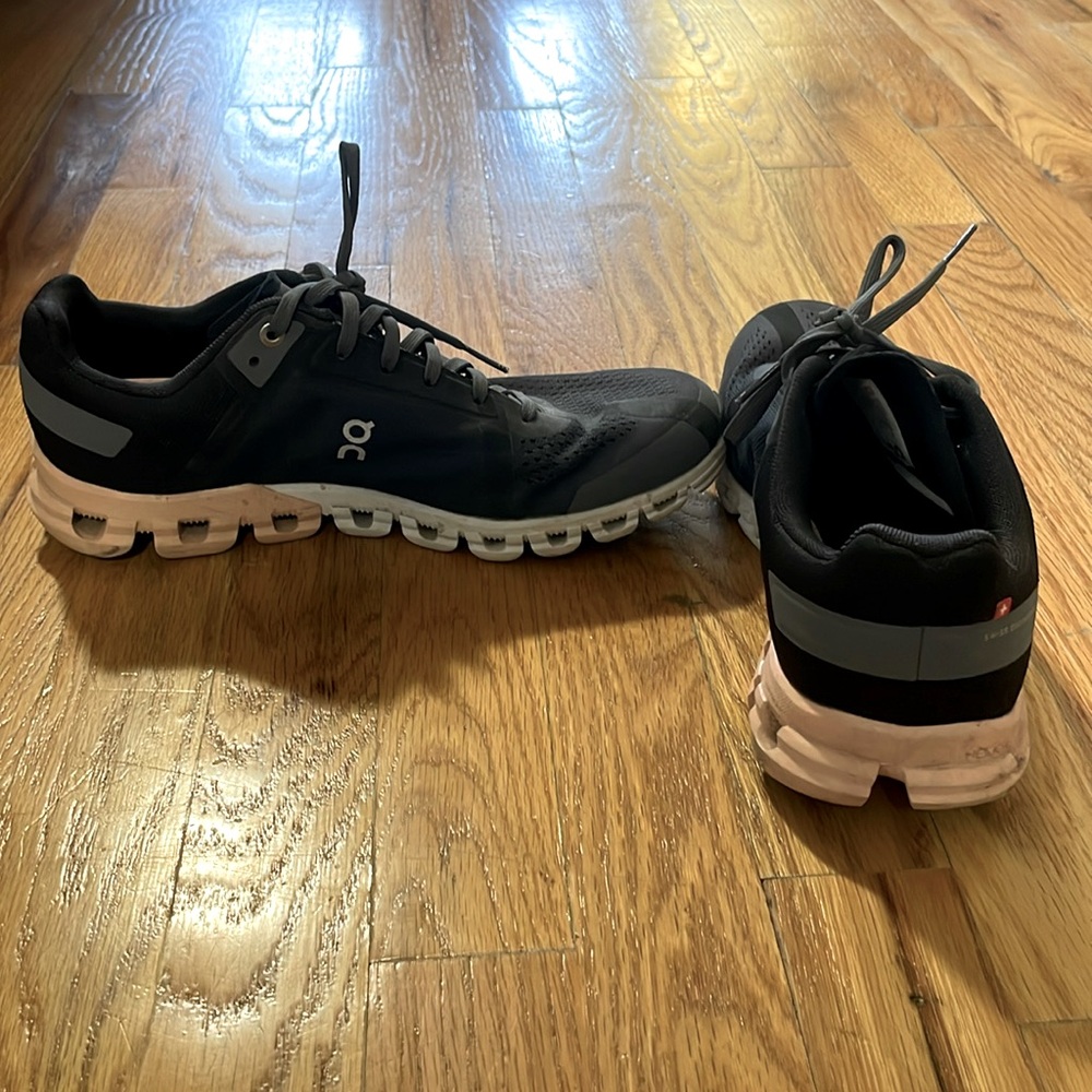 VGUC On Cloud Cloudflow Sneakers